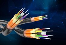 Kde zakončit optický kabel ve stojanu v datacentru. Laser vám může poškodit zrak, proto zvolte správnou pozici optický kabel